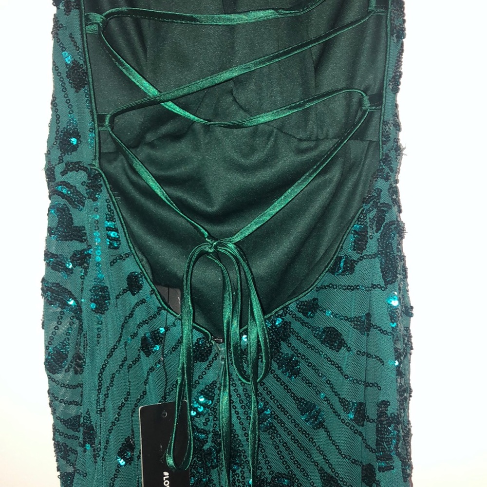 Stunning shimmering green gown size Small by lulus💚